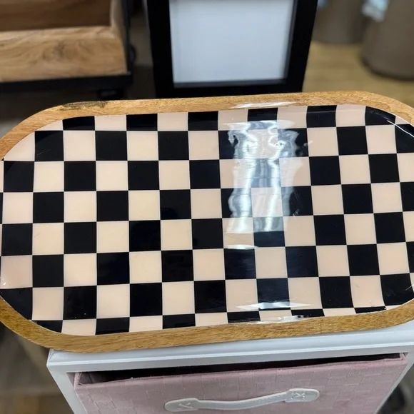 Checkered Black and Cream oval Tray - Picture 2 of 3